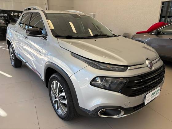 FIAT TORO 2.0 16V TURBO DIESEL VOLCANO 4WD AT9 FIAT TORO 2.0 16V TURBO DIESEL VOLCANO 4WD AT9